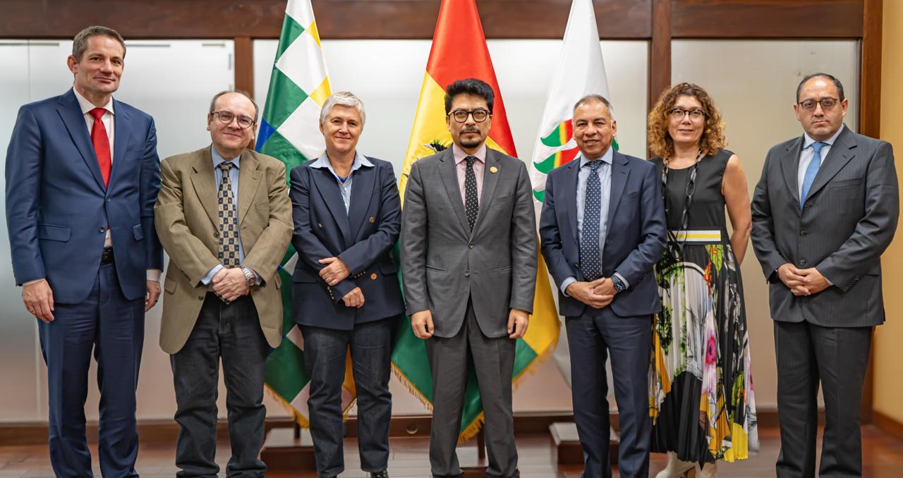 El ministro Fernando Aramayo sostiene reunión estratégica con el Banco Mundial